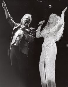 Kenny Rogers and Dolly Parton 1988, N.J..jpg